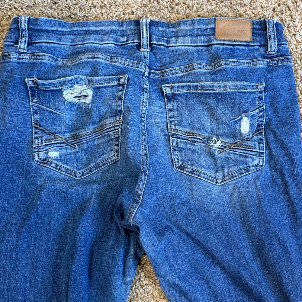 BKE Victoria - Buckle Distressed Blue Jeans Size 32